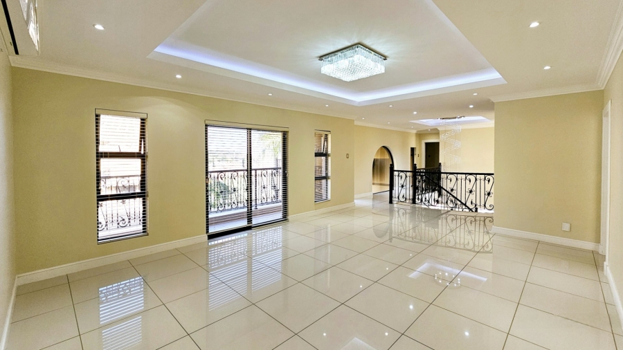 5 Bedroom Property for Sale in Kiepersol Free State